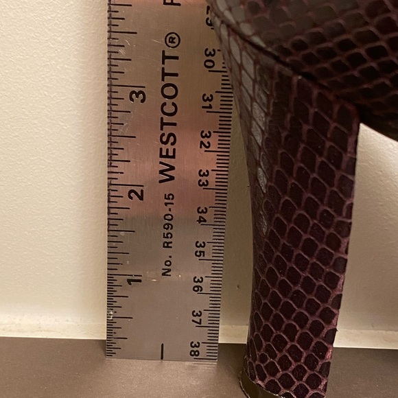 Henry Beguelin Key Hole Pumps - Picture 9 of 9